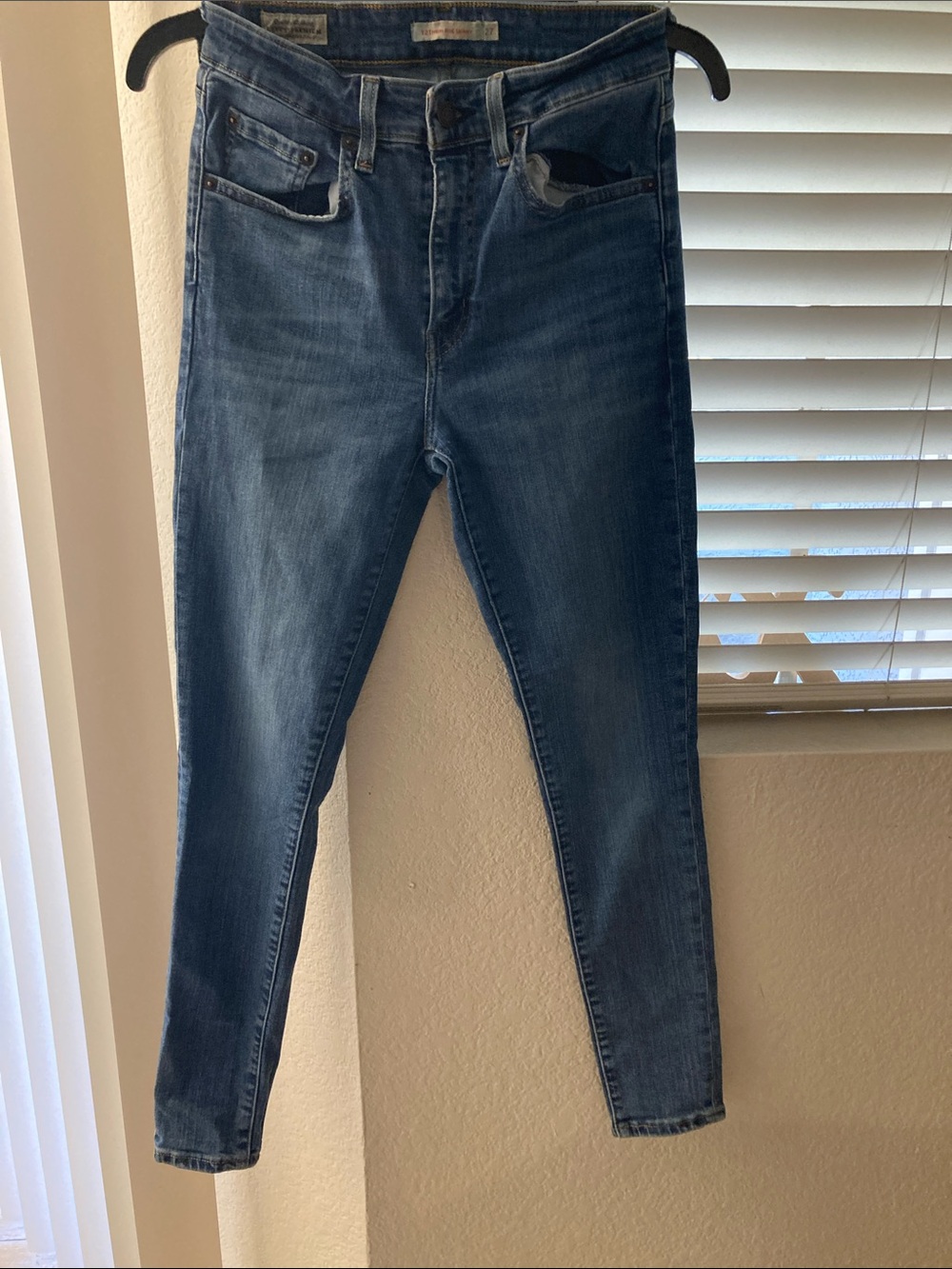 Levi's 721 Skinny High-Rise Jeans in Dark Blue Denim - Picture 4 of 7